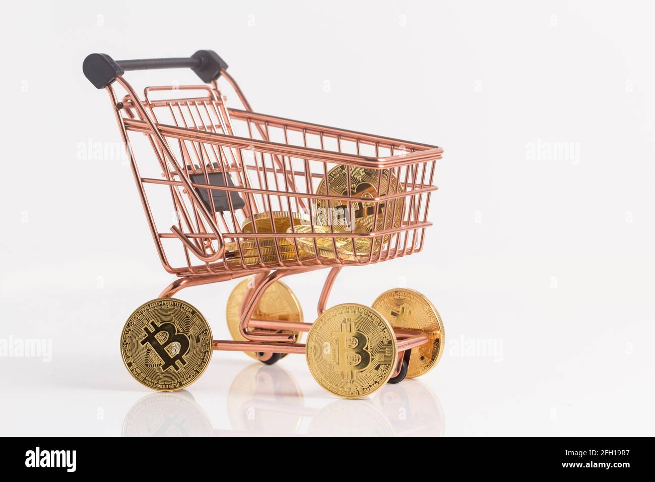 Rame Carrello spesa con bitcoins, foto d'archivio Foto Stock