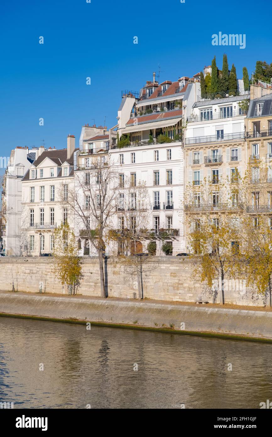 Parigi, ile saint-louis e quai de Bethune, splendidi edifici antichi, panorama Foto Stock