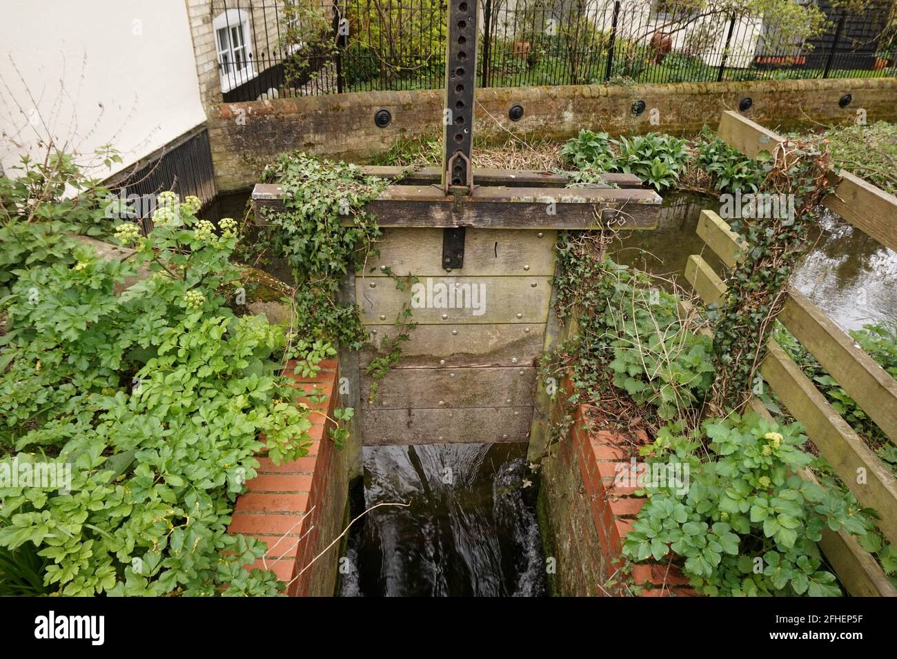 Mulino ad acqua funzionante del XVII secolo a Hinxton, Cambridgeshire Foto Stock