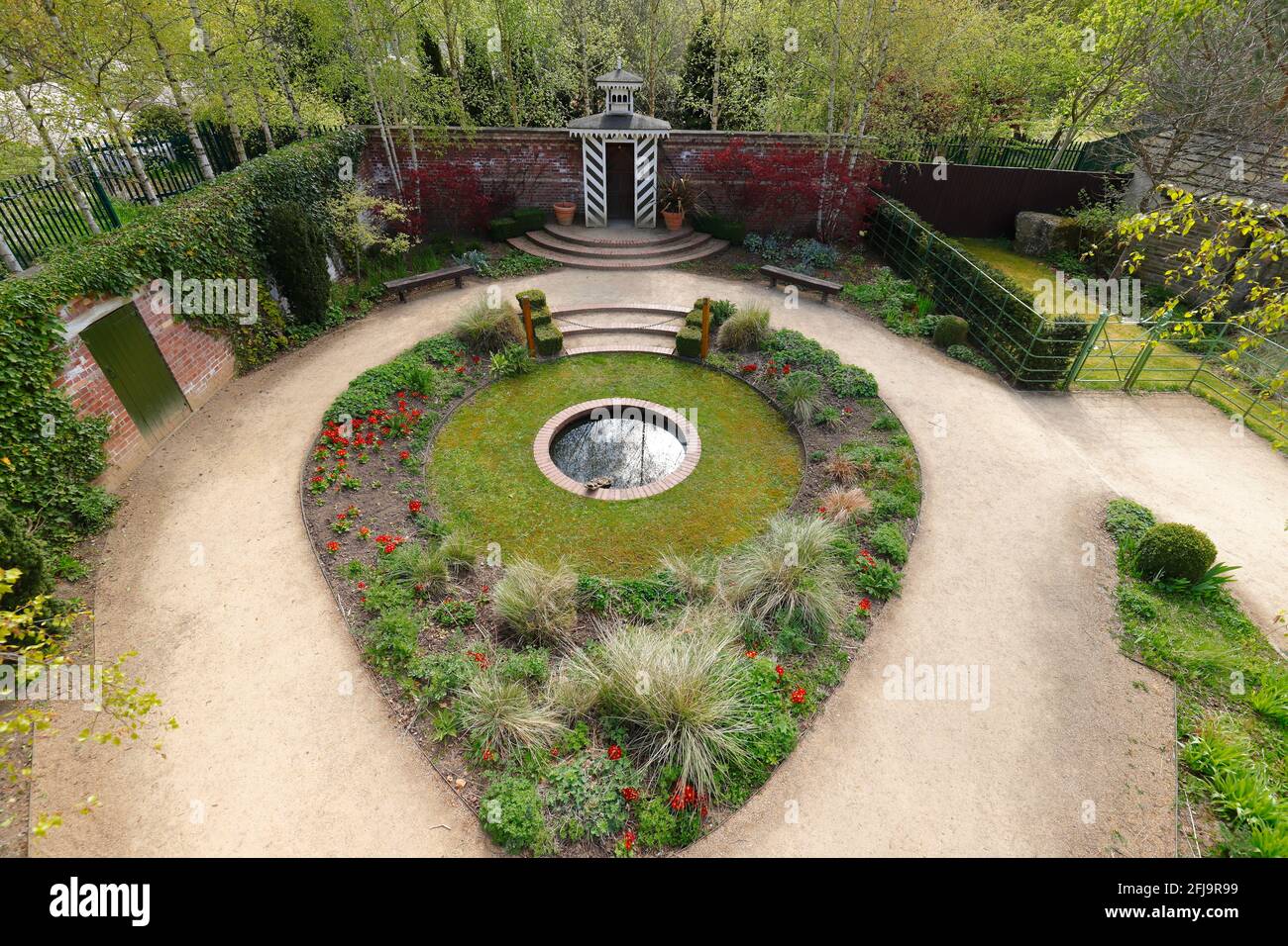 Leeds City Council Chelsea Show Garden entry 2008 dal titolo 'The La camera più grande della casa e si trova ora in I Giardini specializzati di Roundhay Foto Stock