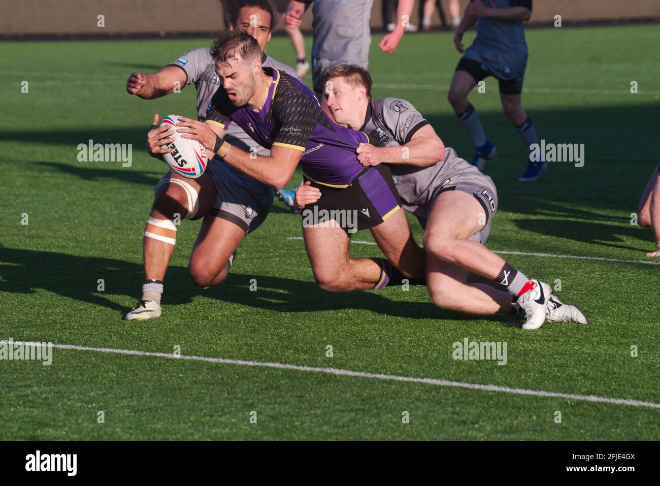 Newcastle upon Tyne, Inghilterra, 25 aprile 2021. Ted Chapelhow diving per provare Newcastle Thunder contro Sheffield Eagles nella partita di Betfred Championship al Kingston Park. Credit: Colin Edwards/Alamy Live News. Foto Stock