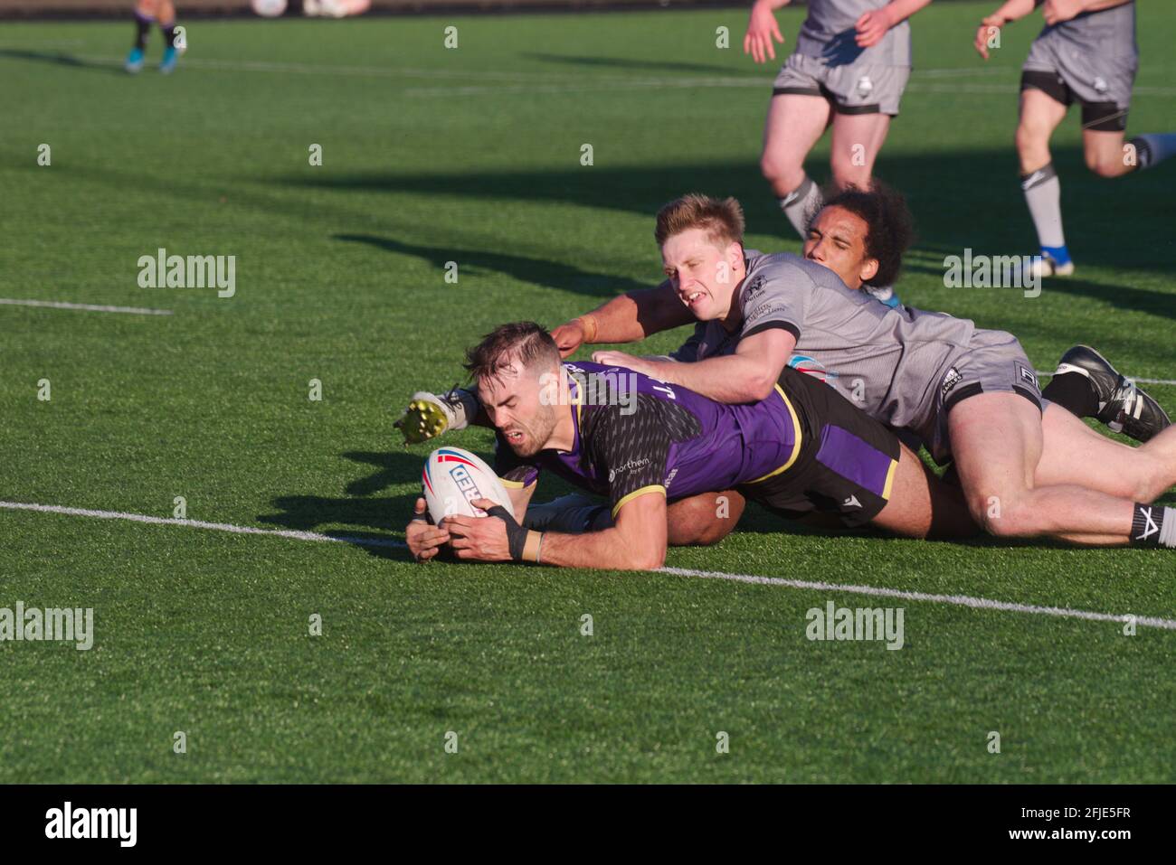 Newcastle upon Tyne, Inghilterra, 25 aprile 2021. Ted Chapelhow diving per provare Newcastle Thunder contro Sheffield Eagles nella partita di Betfred Championship al Kingston Park. Credit: Colin Edwards/Alamy Live News. Foto Stock