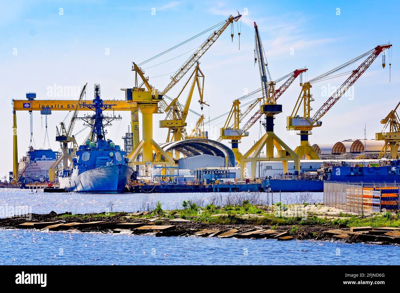 Le navi da guerra militari sono in costruzione presso la Ingalls Shipbuilding, una divisione della Huntington Ingalls Industries a Pascagoula, Mississippi. Foto Stock