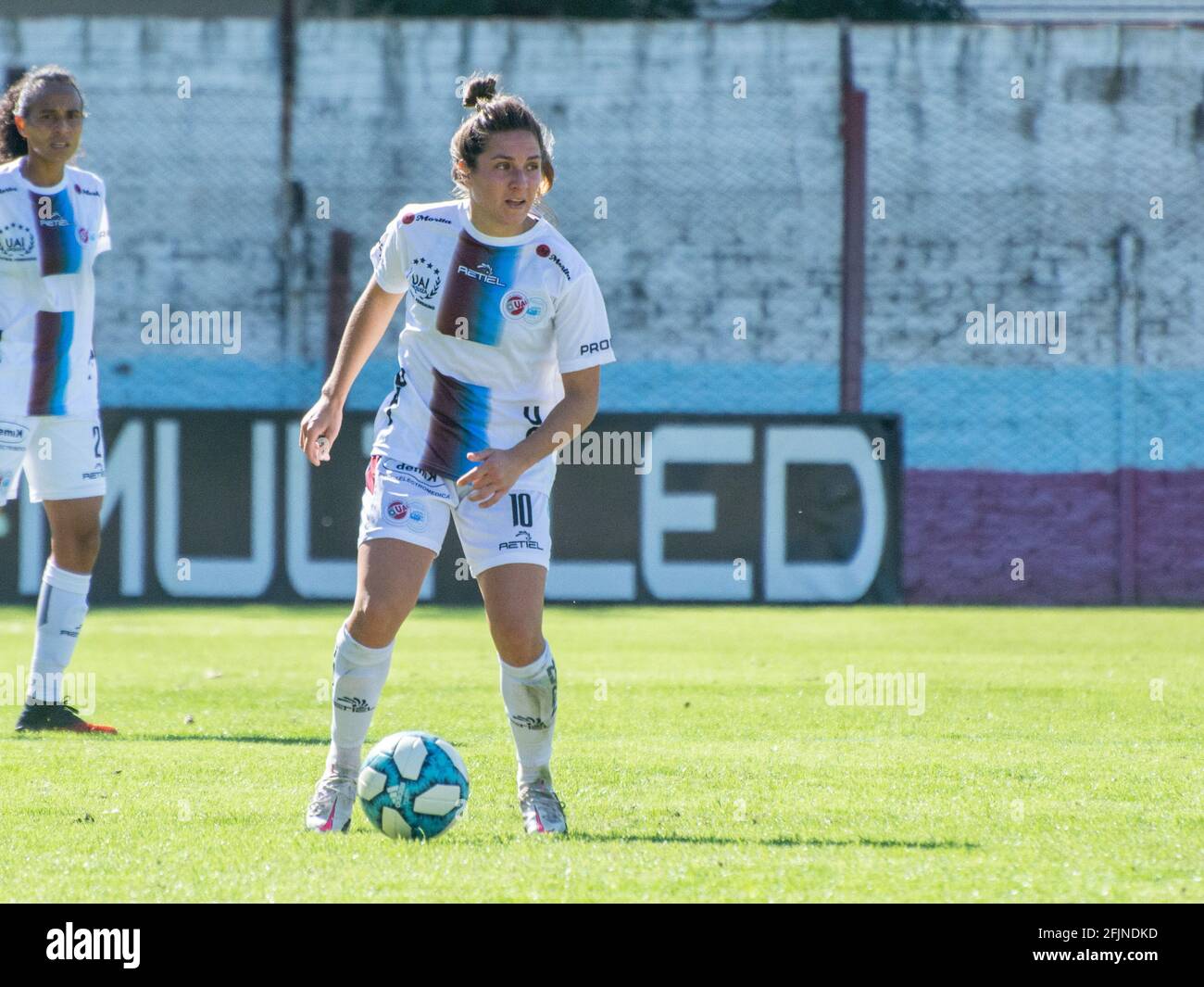 Buenos Aires, Argentina. 25 Apr 2021. Romina Nuñez (10 UAI) durante la partita tra UAI Urquiza e Rosario Central al Monumental di Villa Lynch Stadium a Villa Lynch, Buenos Aires, Argentina. Credit: SPP Sport Press Photo. /Alamy Live News Foto Stock