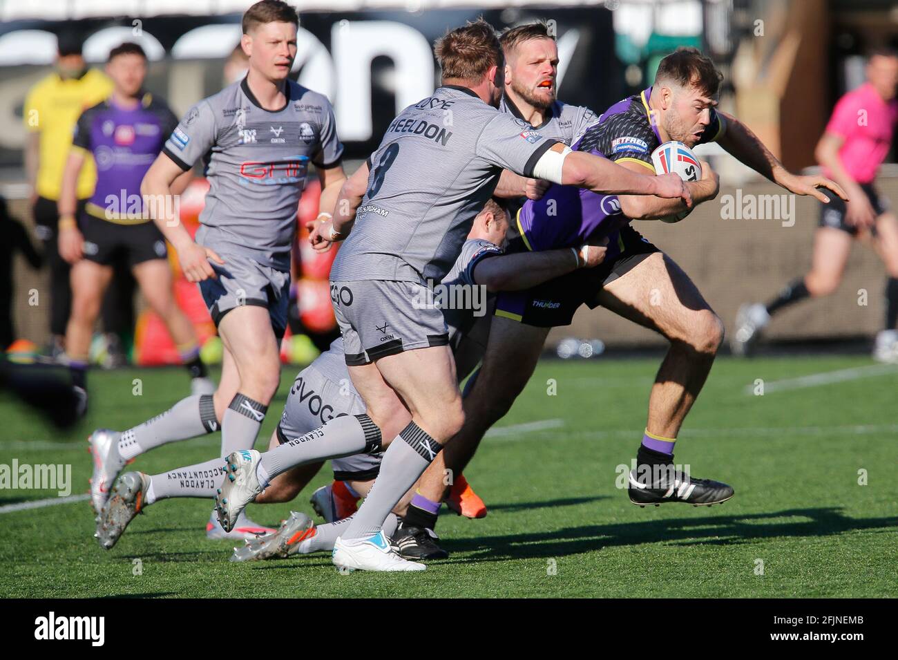 Newcastle, Regno Unito. 20 Marzo 2021. NEWCASTLE UPON TYNE, REGNO UNITO. 25 APRILE Ted Chapelhow di Newcastle Thunder si muove in avanti durante la partita TRA Newcastle Thunder e Sheffield Eagles a Kingston Park, Newcastle, domenica 25 aprile 2021. (Credit: Chris Lishman | MI News) Credit: MI News & Sport /Alamy Live News Foto Stock