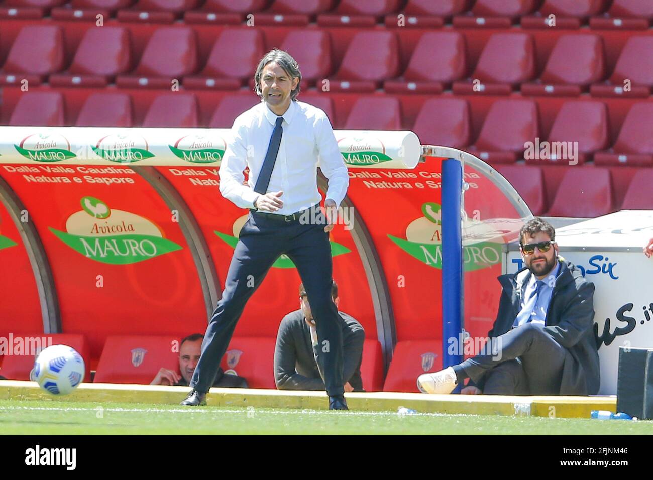 Filippo Inzaghi, allenatore italiano di Benevento, gesticula durante la serie UNA partita di calcio tra Benevento e Udinese allo stadio Ciro Vigorito di Benevento, il 03 febbraio 2021 Foto Stock
