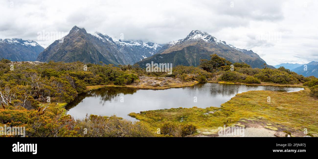 Vista panoramica delle Alpi meridionali a Key Summit, Parco Nazionale di Fiordland, Isola del Sud della Nuova Zelanda Foto Stock