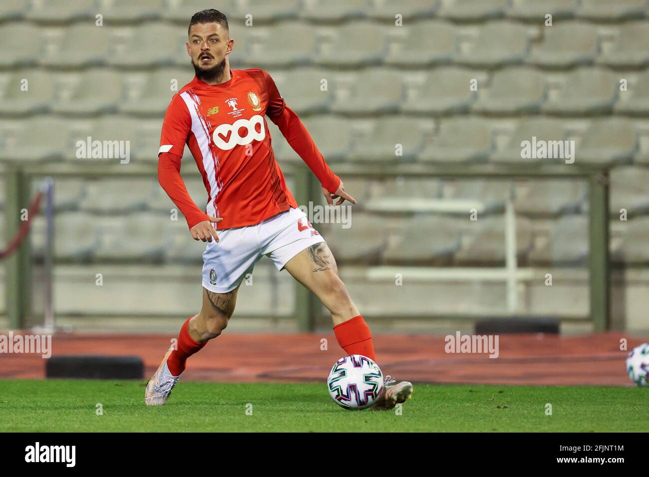 BRUSSEL, BELGIO - APRILE 25: Maxime Lestienne di Standard de Liege controllerà la palla durante la partita finale della Croky Cup tra Standard De Liege e KRC Genk a Koning Boudewijn Stadion il 25 aprile 2021 a Brussel, Belgio (Foto di Orange Pictures) Foto Stock