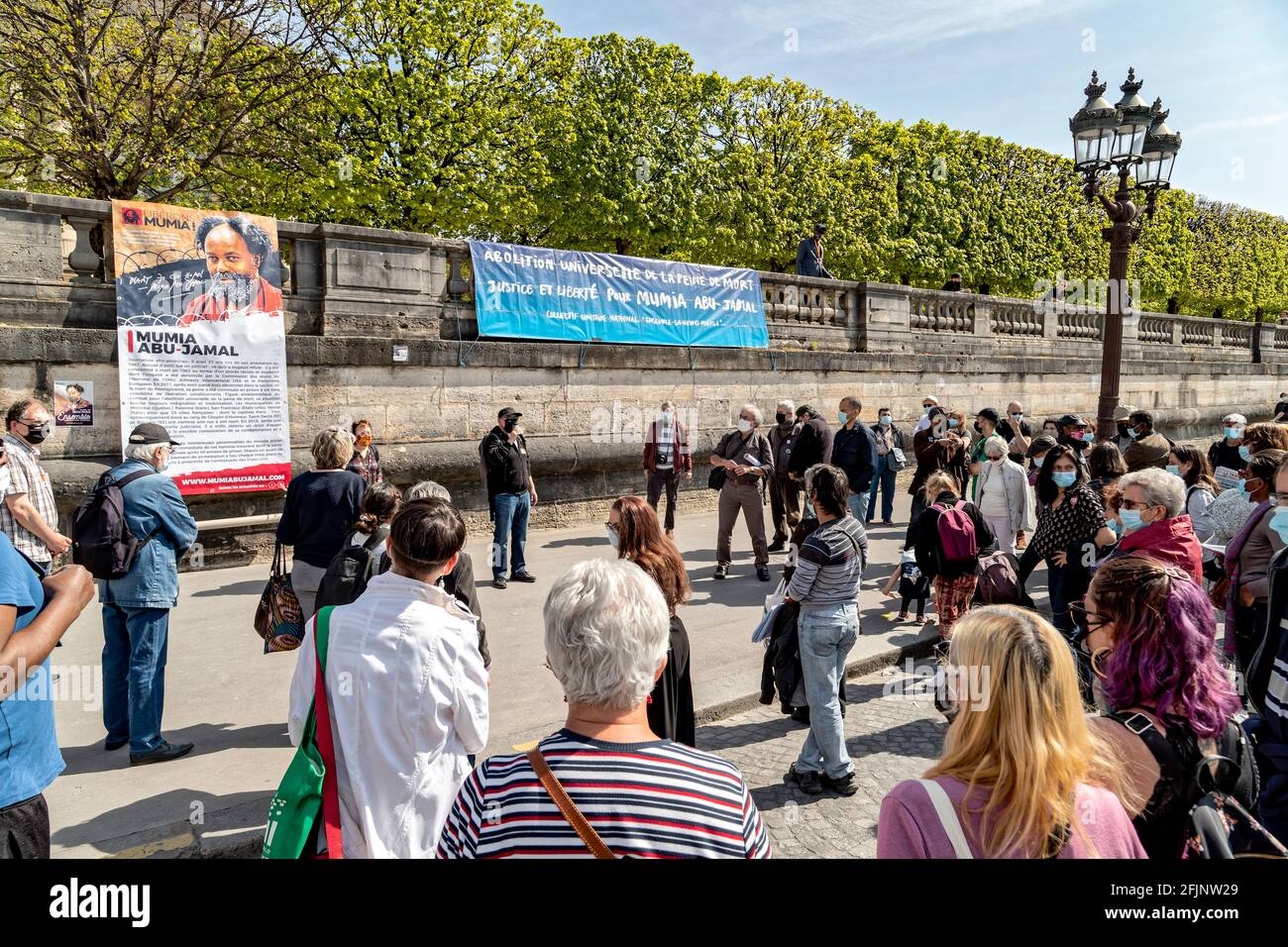 Parigi, Francia. 24 Apr 2021. Rally per la liberazione di Mumia Abu-Jamal il 24 aprile 2021 presso l'Ambasciata americana, Place de la Concorde a Parigi. Foto Stock