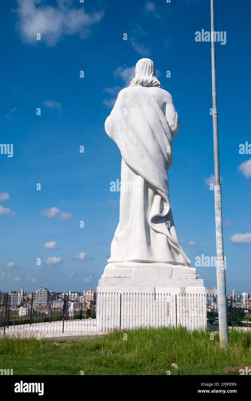 Il Cristo dell'Avana è una grande scultura che rappresenta Gesù di Nazaret su una collina che domina la baia di l'Avana, Cuba Foto Stock