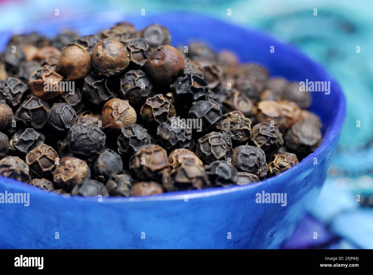 Pepe di Malabar, pepe di pepe di mais, pepe di pepe nero (nigrum di Piper) pepe giavanese Foto Stock