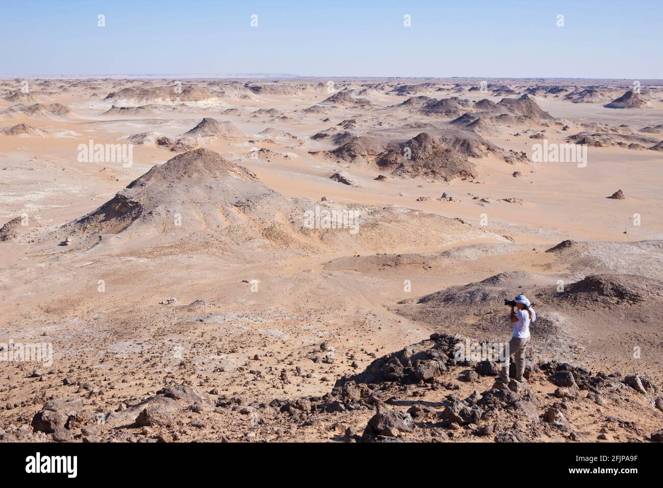 Turismo su Crystal Mountain, Parco Nazionale del deserto Bianco, deserto Libico, Egitto Foto Stock