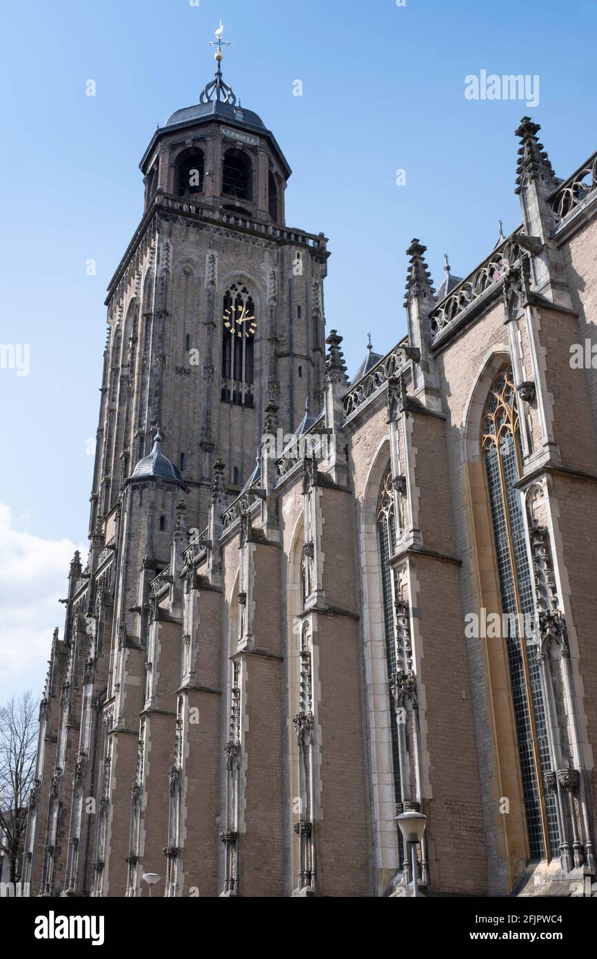 La Grande Chiesa o Chiesa di San Lebuino (in olandese: Grote di Lebuïnuskerk) è l'edificio principale della città olandese di Deventer, Paesi Bassi Foto Stock