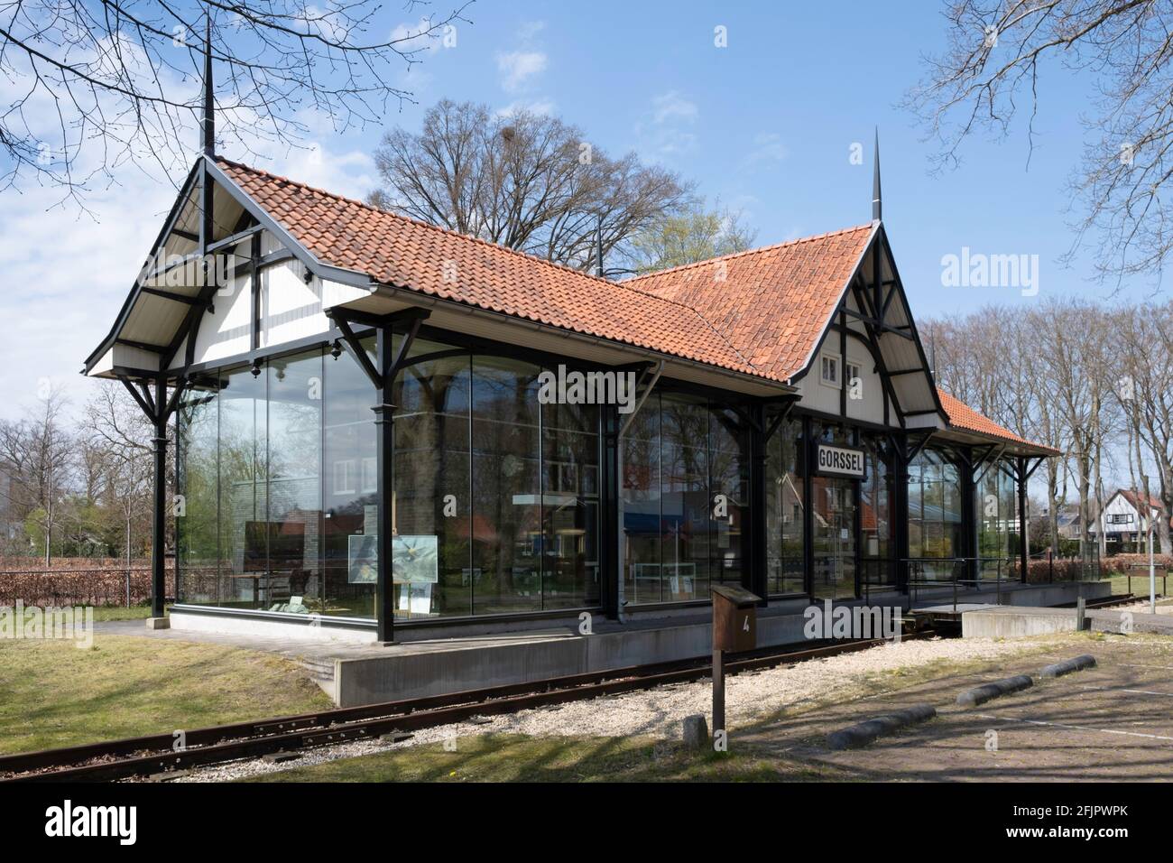 Ex edificio in stile chalet nel comune di Gorssel, Paesi Bassi. La linea della stazione è stata interrotta, ora è un museo Foto Stock