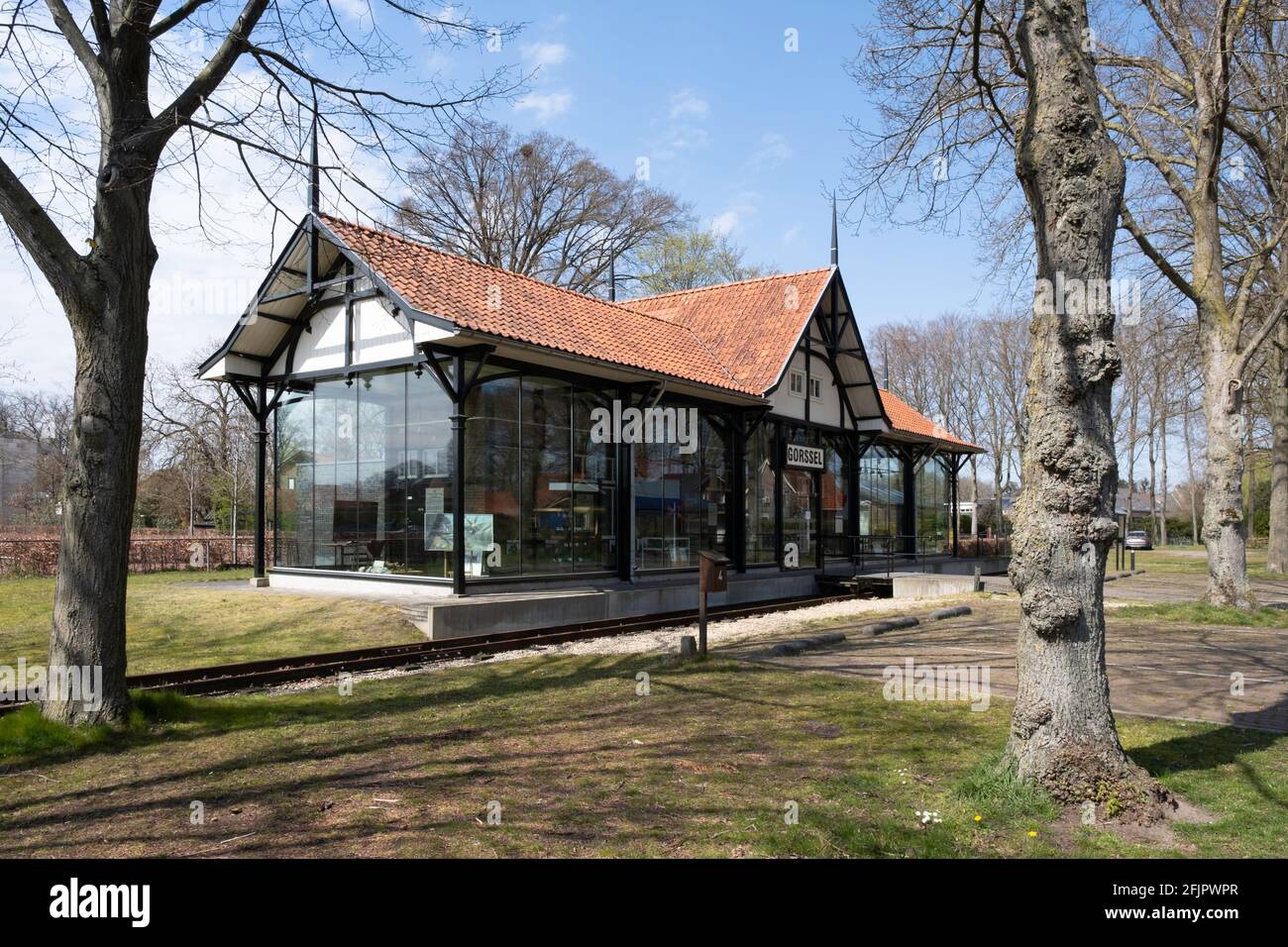 Ex edificio in stile chalet nel comune di Gorssel, Paesi Bassi. La linea della stazione è stata interrotta, ora è un museo Foto Stock