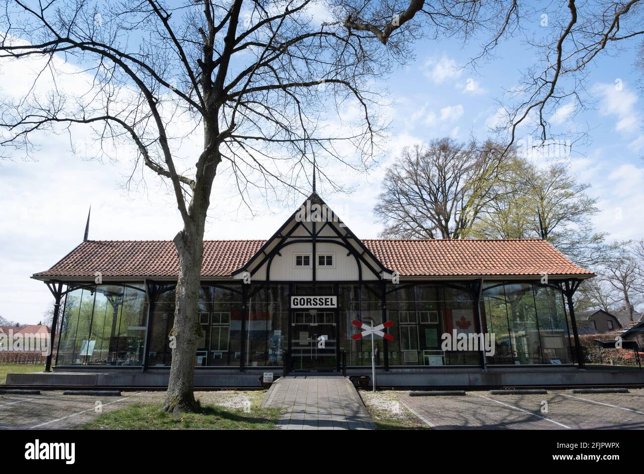 Ex edificio in stile chalet nel comune di Gorssel, Paesi Bassi. La linea della stazione è stata interrotta, ora è un museo Foto Stock