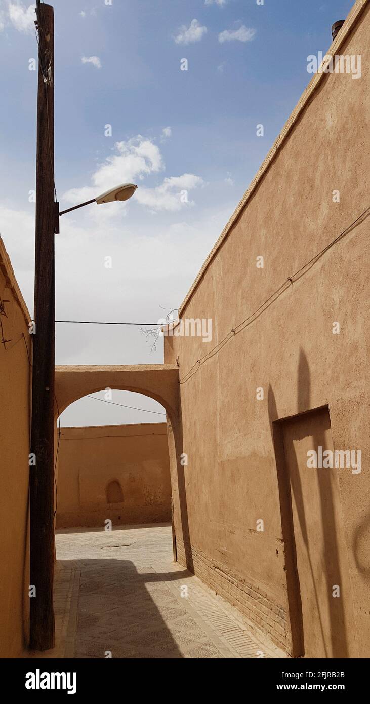 L'antica città desertica di Yazd si trova all'interno del Centro dello Stato dell'Iran ed è uno di le città più antiche del paese Foto Stock