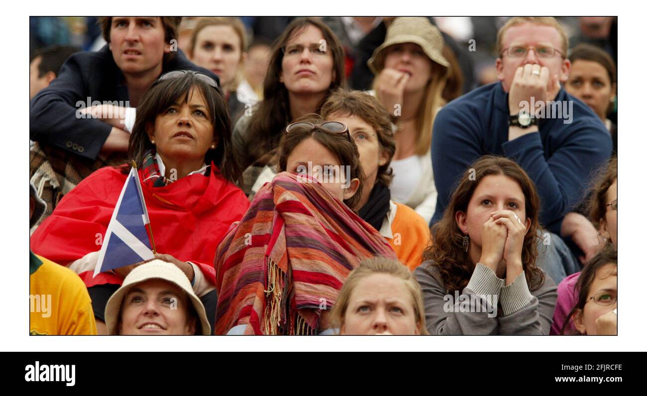 Supporto per Andrew Murray su supporto Murray (Henman Hill) Murray stava giocando contro David Nalbandian.pic David Sandison 25/6/2005 Foto Stock