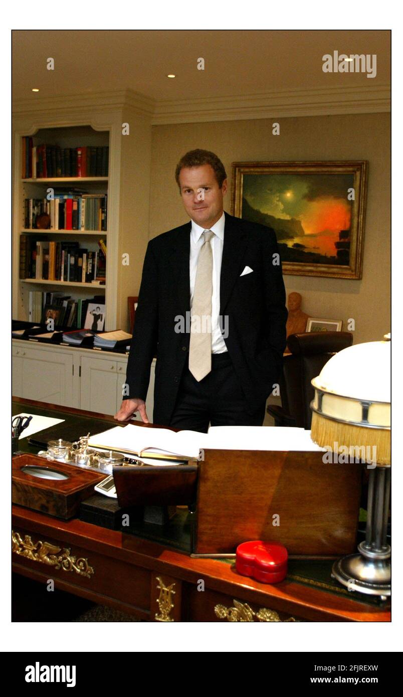 Lord Rothermere nel suo ufficio presso Allied giornali a Kensington.pic David Sandison 22/9/2004 Foto Stock