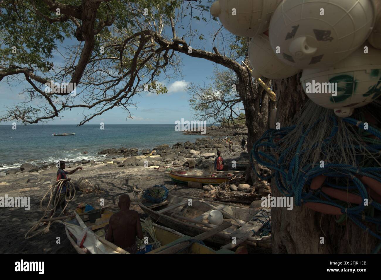 Spiaggia di pesca chiamata 'Lamalera B' nel villaggio di Lamalera, Isola di Lembata, Nusa Tenggara Est, Indonesia. Foto Stock