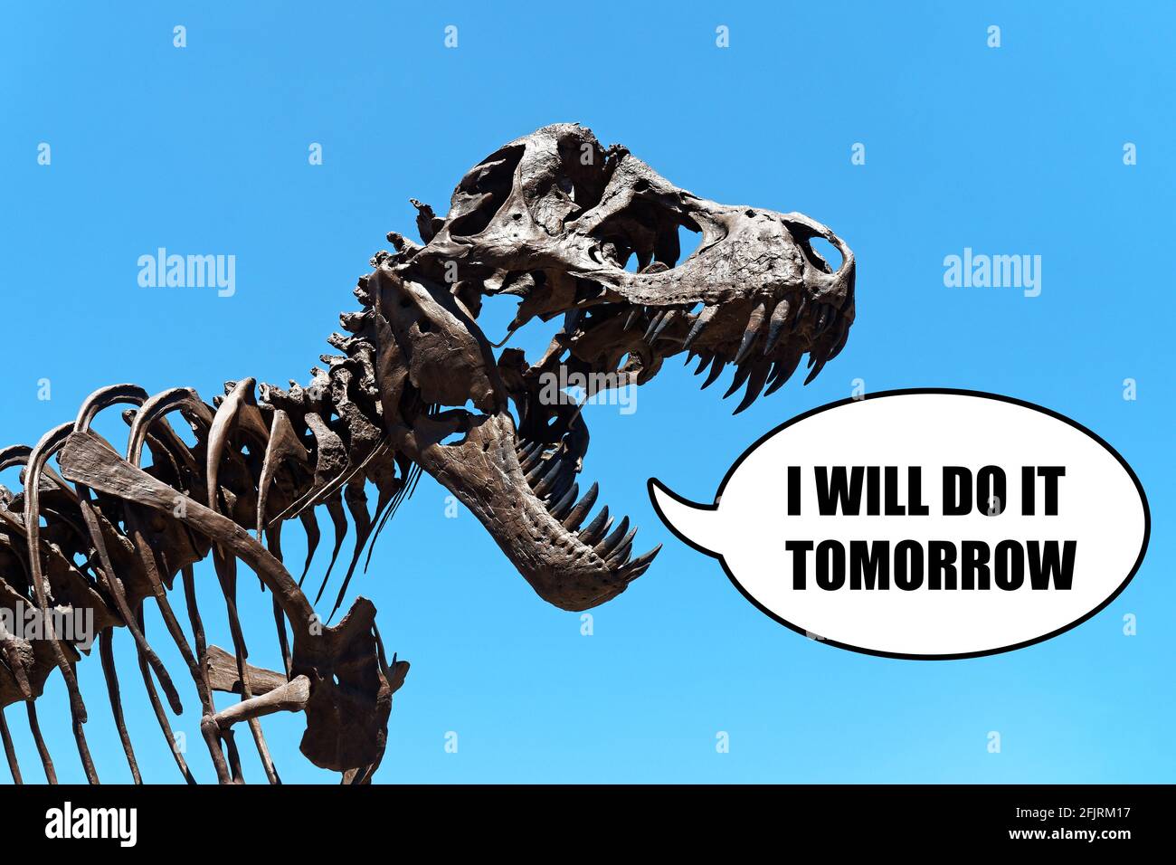 Non procrastinare il concetto. Non aspettate fino a domani. Dinosauro scheletro bolla chat lo farò domani Foto Stock