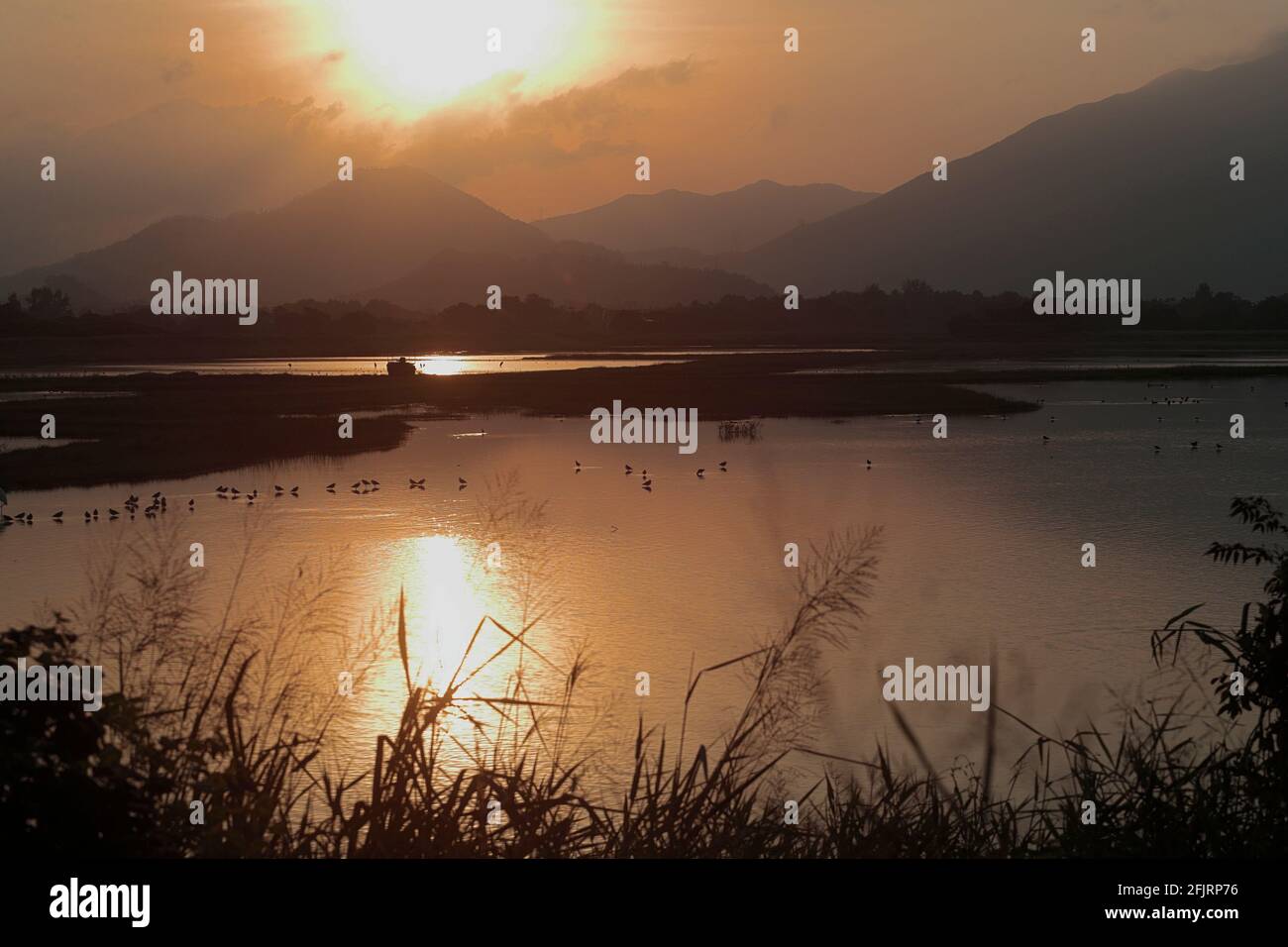 Sunrise view, Stagni 16/17, mai po Riserva Naturale, nuovi territori, Hong Kong 12 ottobre 2020 Foto Stock