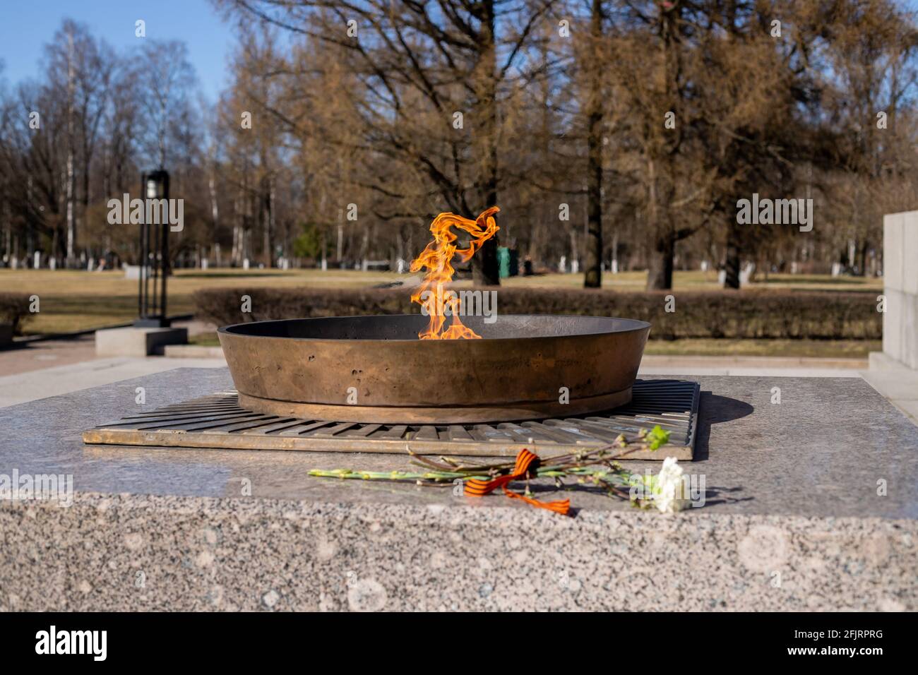 Fiamma eterna a Samara, Russia. Maggio 2019. Simboli di memoria e rispetto della vittoria dei soldati sovietici nella seconda guerra mondiale Foto Stock
