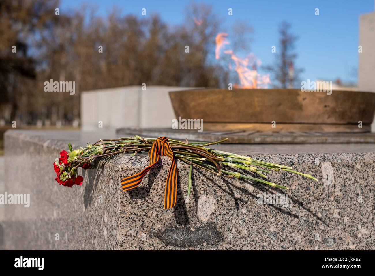 Fiamma eterna a Samara, Russia. Maggio 2019. Simboli di memoria e rispetto della vittoria dei soldati sovietici nella seconda guerra mondiale Foto Stock