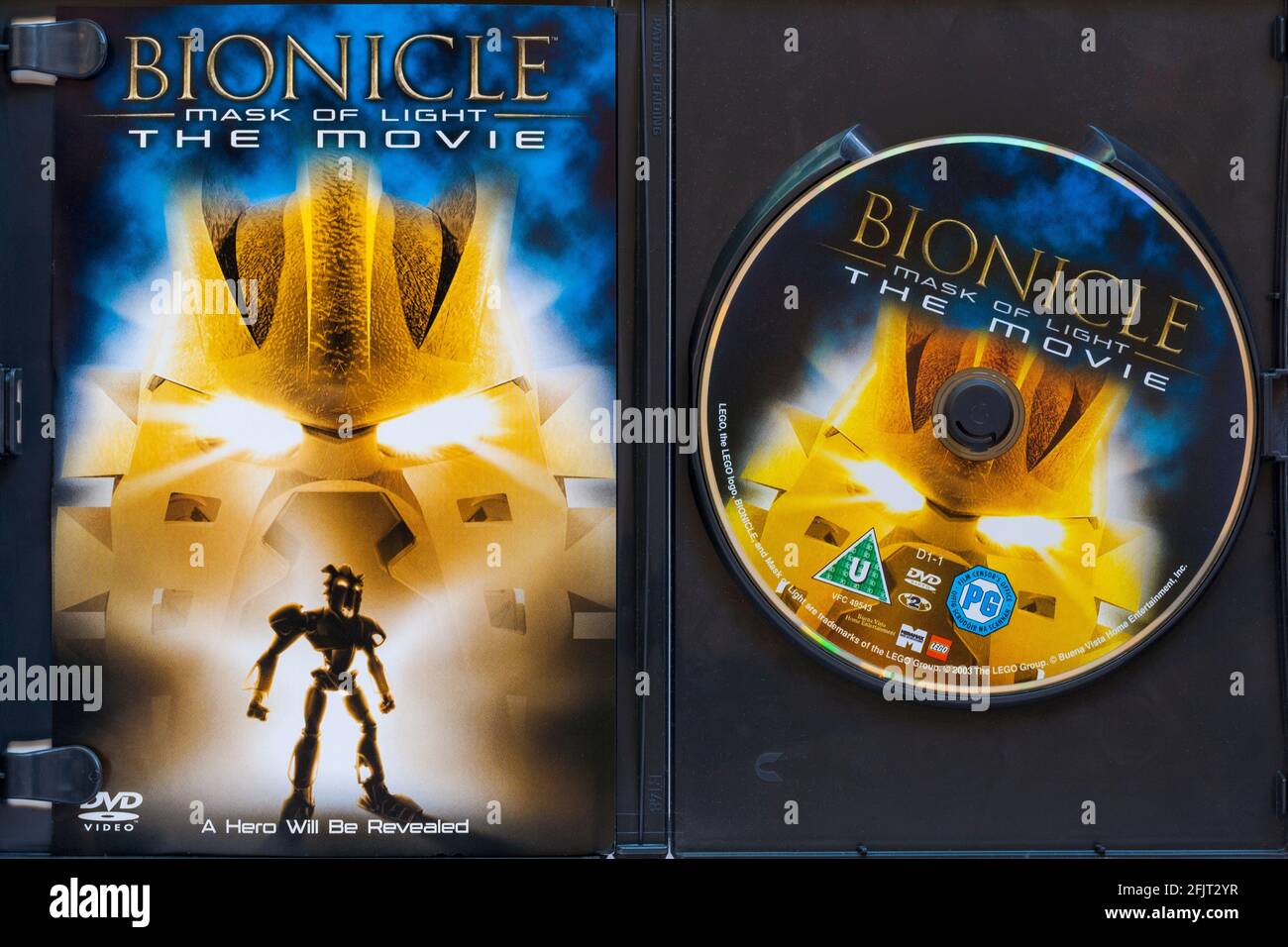 Maschera bionicle di luce il disco DVD del film e l'opuscolo all'interno della custodia del DVD aperta Foto Stock