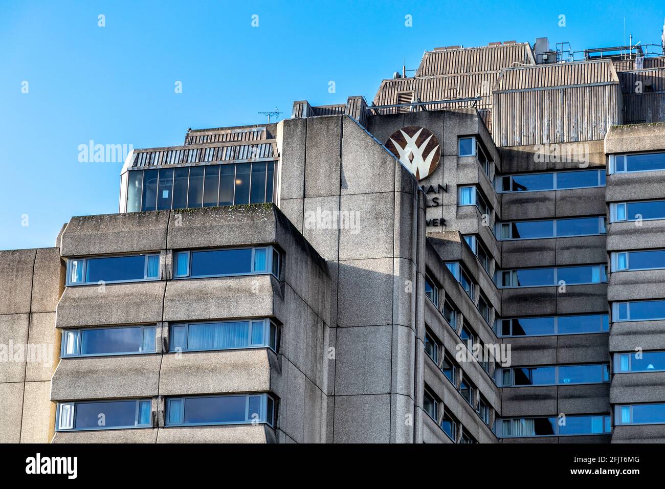 Esterno del Guoman Tower Hotel a St Katharine Docks, Londra, Regno Unito Foto Stock