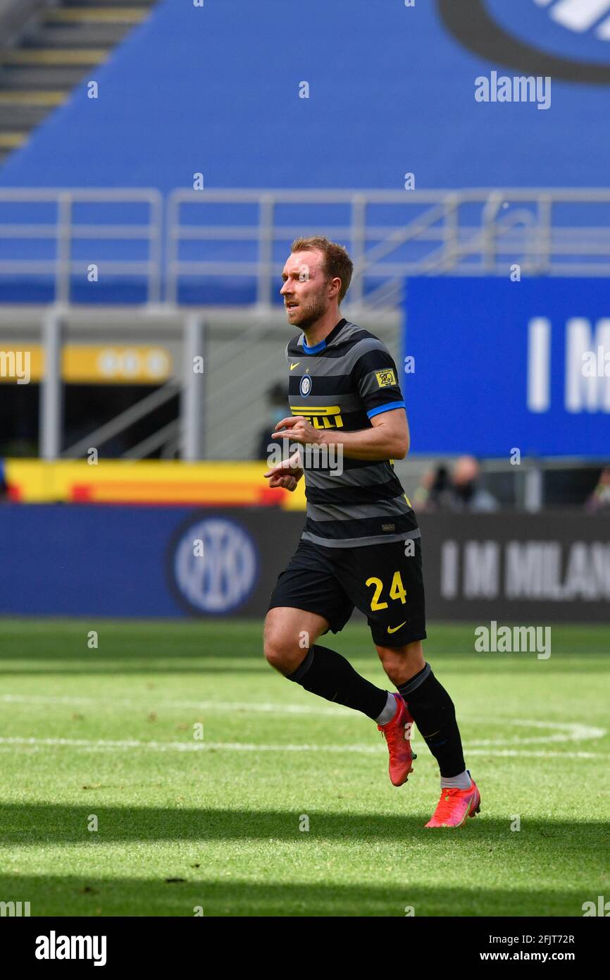 Milano, Italia. 25 aprile 2021. Christian Eriksen (24) di Inter Milan ha visto nella serie UNA partita tra Inter Milan e Hellas Verona a Giuseppe Meazza a Milano. (Foto: Gonzales Photo - Tommaso Fimiano). Foto Stock