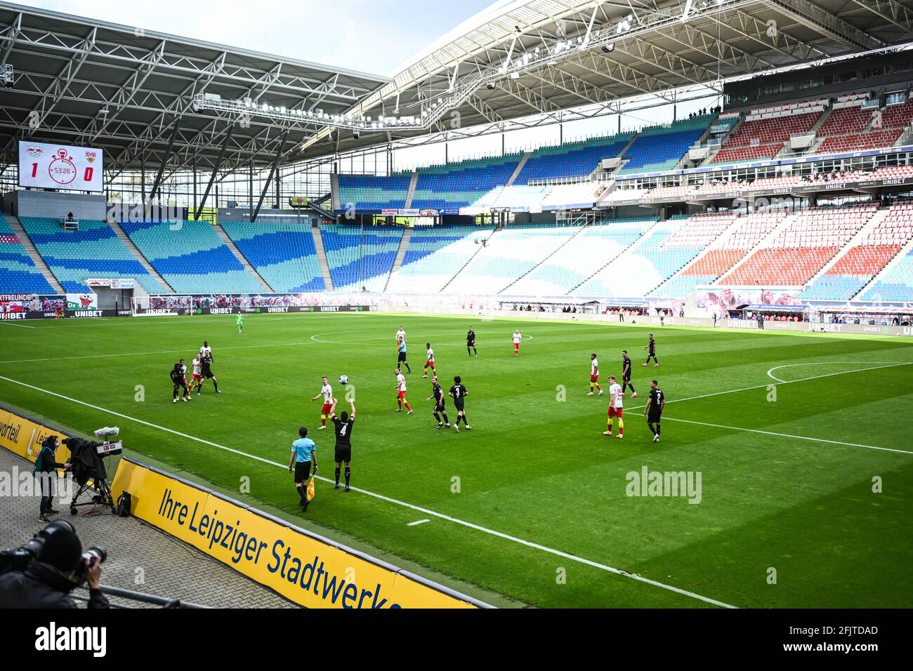 Lipsia, Germania. 25 Apr 2021. Panoramica dello stadio Central Stadium Leipzig/Red Bull Arena. GES/Calcio/1. Bundesliga: RB Leipzig - VfB Stuttgart, 04/25/2021 Calcio: I Lega: RB Leipzig vs VfB Stuttgart, Leipzig, 25 aprile 2021 | usage worldwide Credit: dpa/Alamy Live News Foto Stock