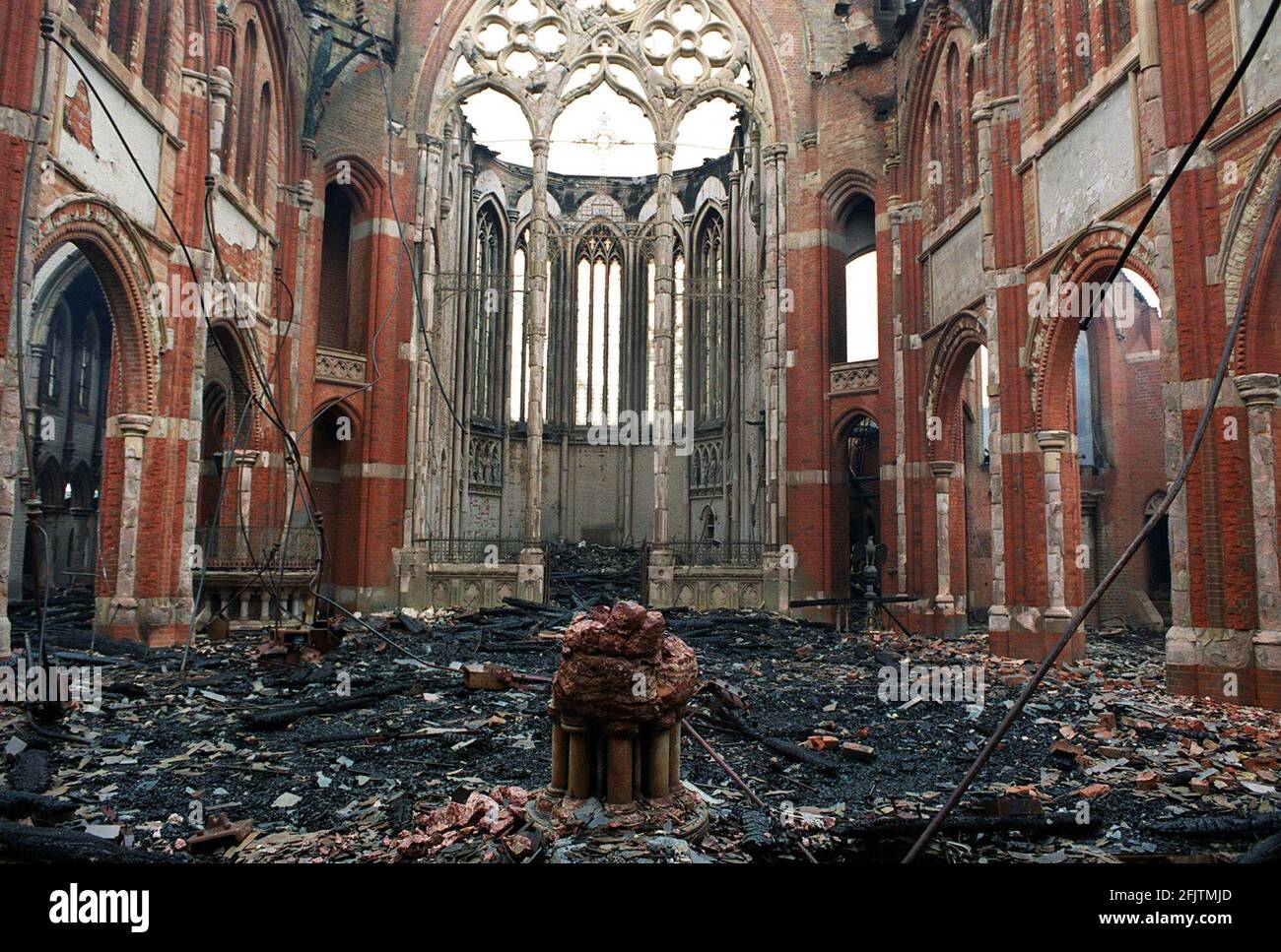 I RESTI DEL GRADO 1 ELENCATI TUTTI I SANTI CHIESA IN DULWICH OVEST SULLA STRADA ROSENDALE DOPO CHE HA PRESO FUOCO NELLE PRIME ORE DI QUESTA MATTINA. Foto Stock