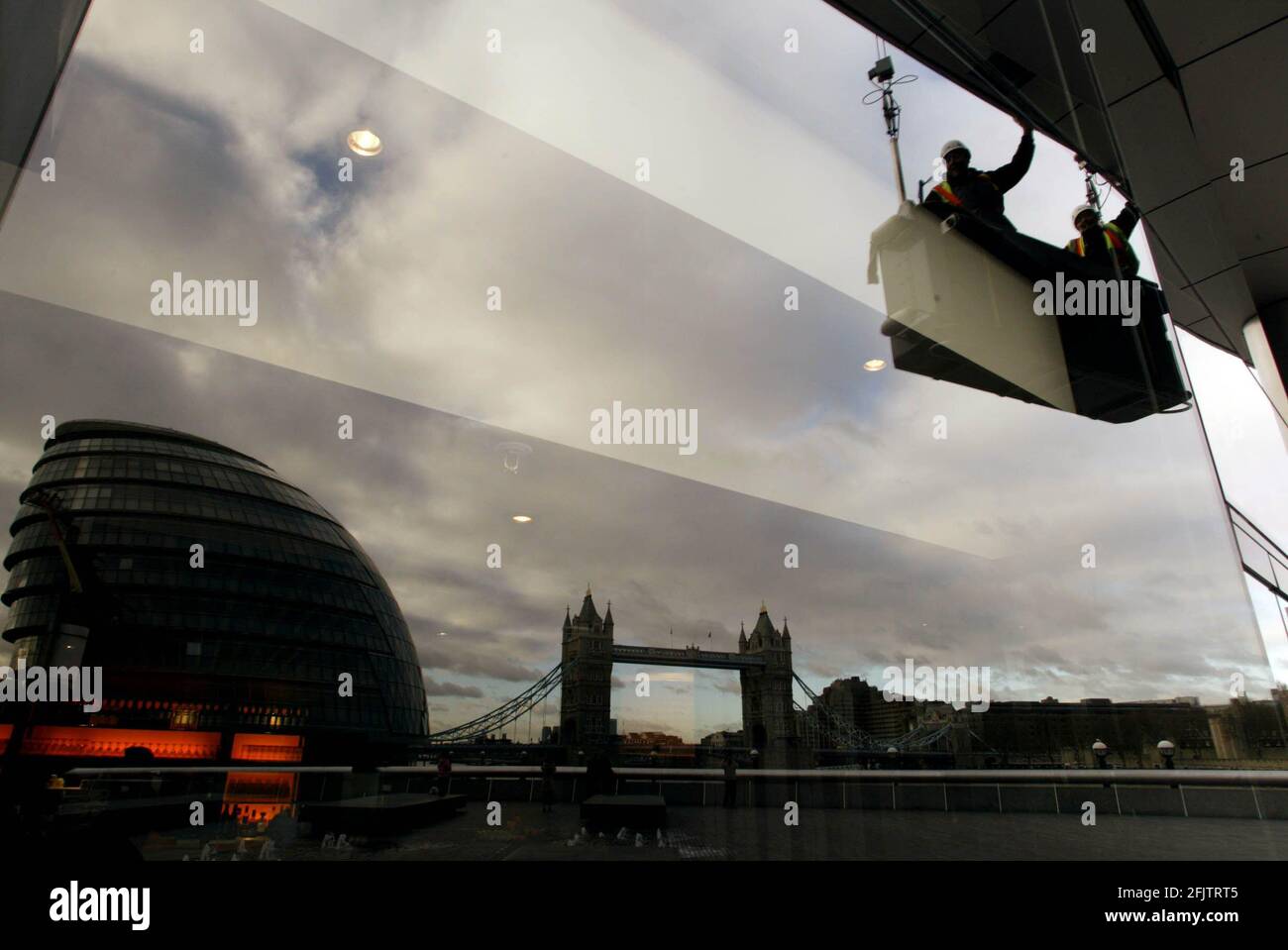 Moderni edifici in vetro nell'area del Tower Bridge e intorno all'ufficio dei London Mayors, la foto di David Sandison Foto Stock