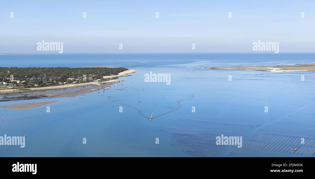 Francia, Charente Maritime, Isola di Re, Les Portes en Re, Pointe du Fier e il Fier d'Ars (vista aerea) Foto Stock