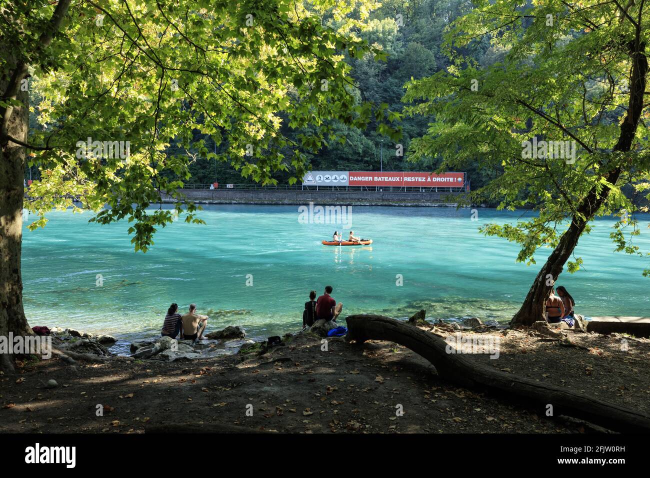 Svizzera, Cantone di Ginevra, Ginevra, Nant Cayla, sentiero sotterraneo, Nuoto lungo il fiume Rodano, kayak Foto Stock