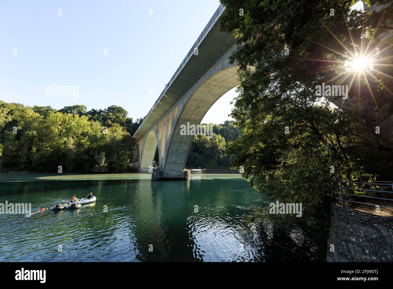 Svizzera, Cantone di Ginevra, Ginevra, viadotto Jonction, confluenza tra il fiume Rodano e l'Arve, nuoto Foto Stock