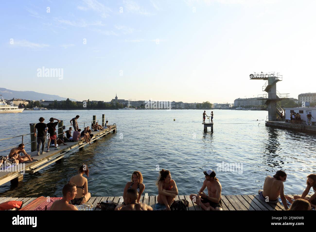 Svizzera, Cantone di Ginevra, Ginevra, Lago Leman, Bains des Paquis, nuoto Foto Stock