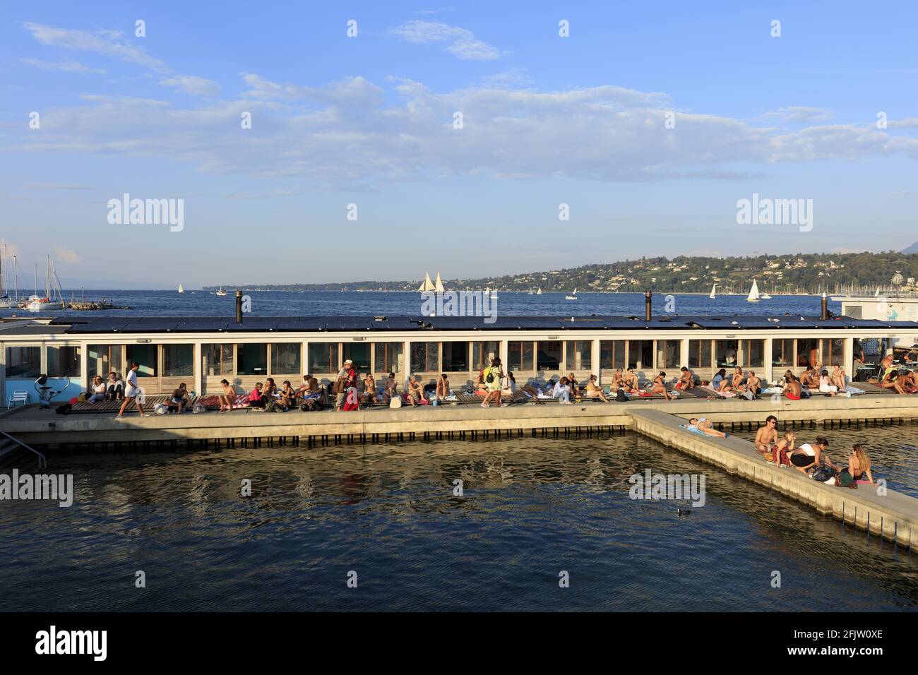 Svizzera, Cantone di Ginevra, Ginevra, Lago Leman, Bains des Paquis, nuoto Foto Stock