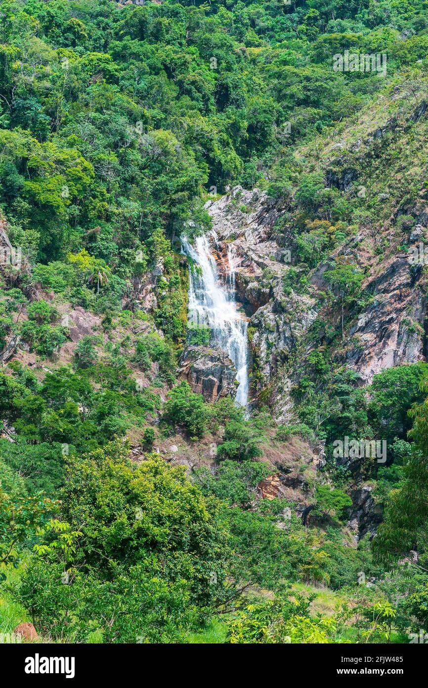 São Roque de Minas - MG, Brasile - 15 dicembre 2020: Vista della cascata Capão Forro al complesso di cascate Capão Forro, Sierra di Canastra regio Foto Stock