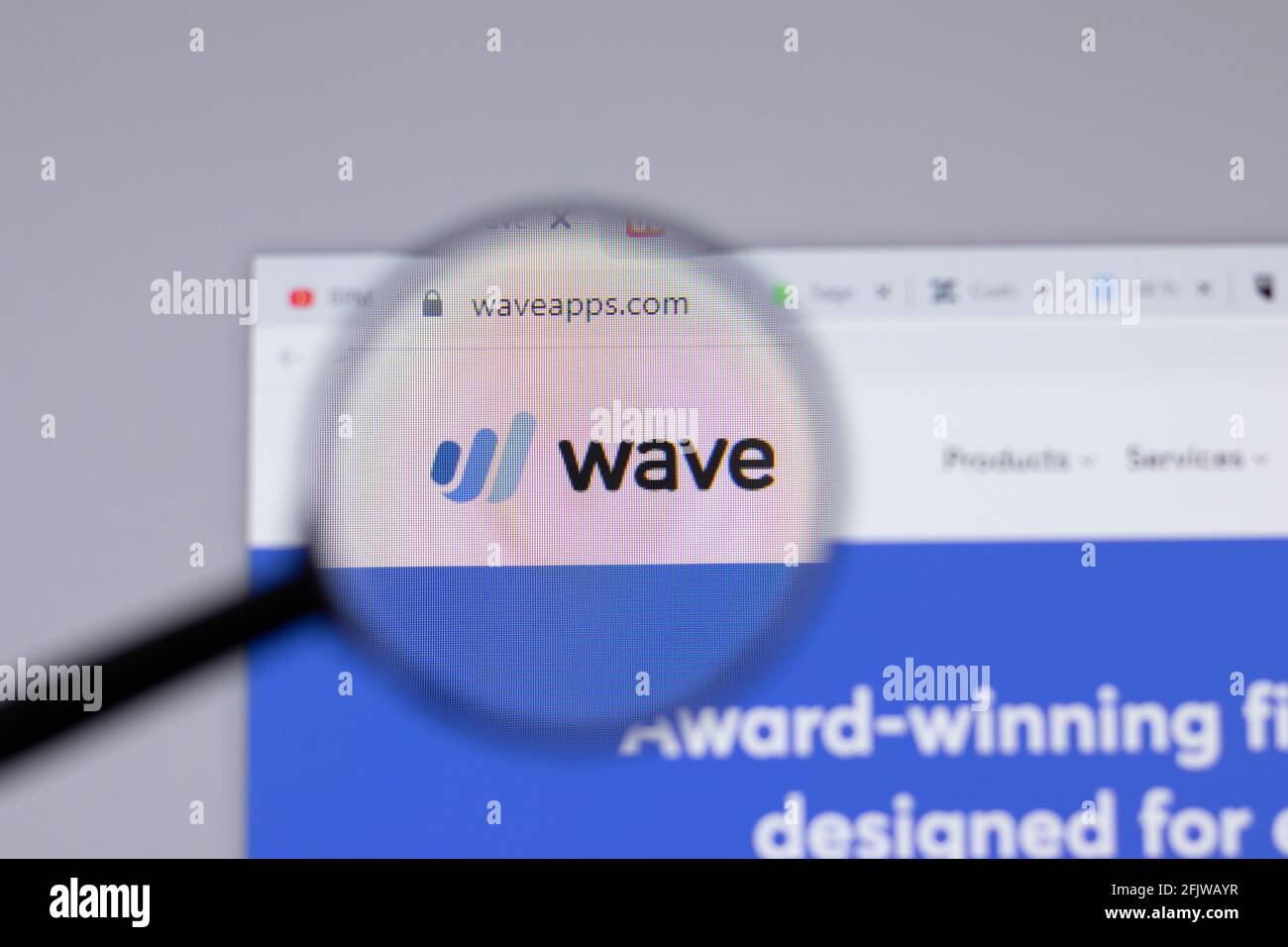 New York, USA - 26 Aprile 2021: Primo piano del logo WAVE Financial sulla pagina del sito, Editoriale illustrativo Foto Stock