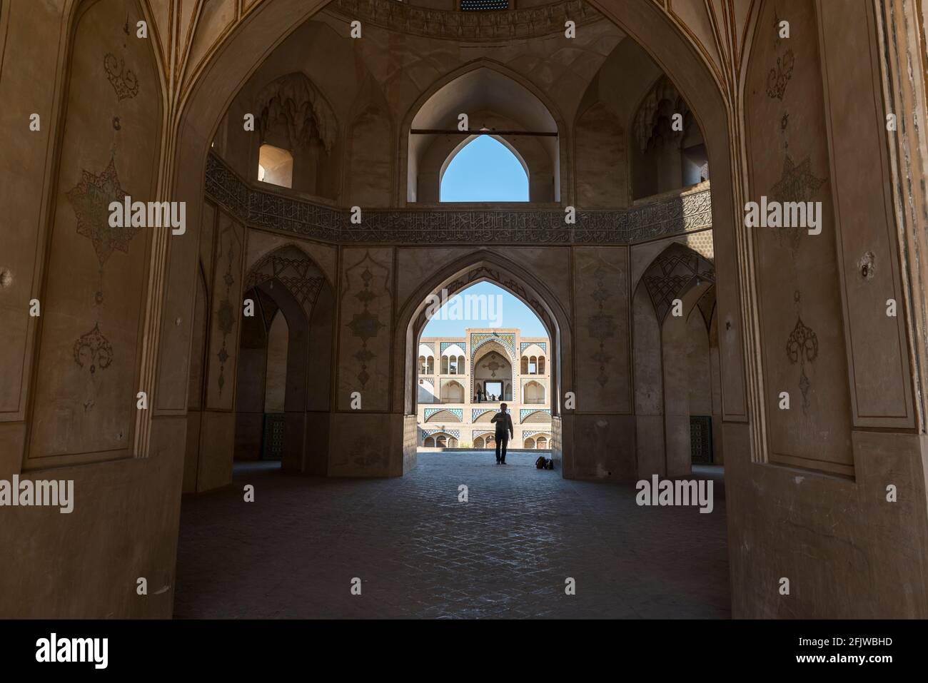 Scordati in una moschea adiacente al Grand Bazaar di Kashan, Iran. Foto Stock