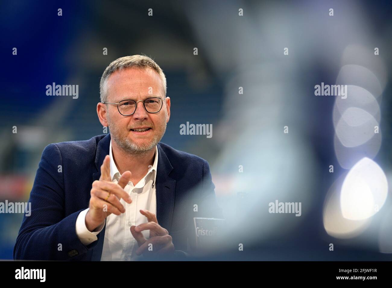 Il presidente di Genk, Peter Croonen, ha raffigurato prima dell'inizio di una celebrazione del KRC Genk dopo la vittoria nella finale della Coppa del Belgio 'Croky Cup', lunedì Foto Stock