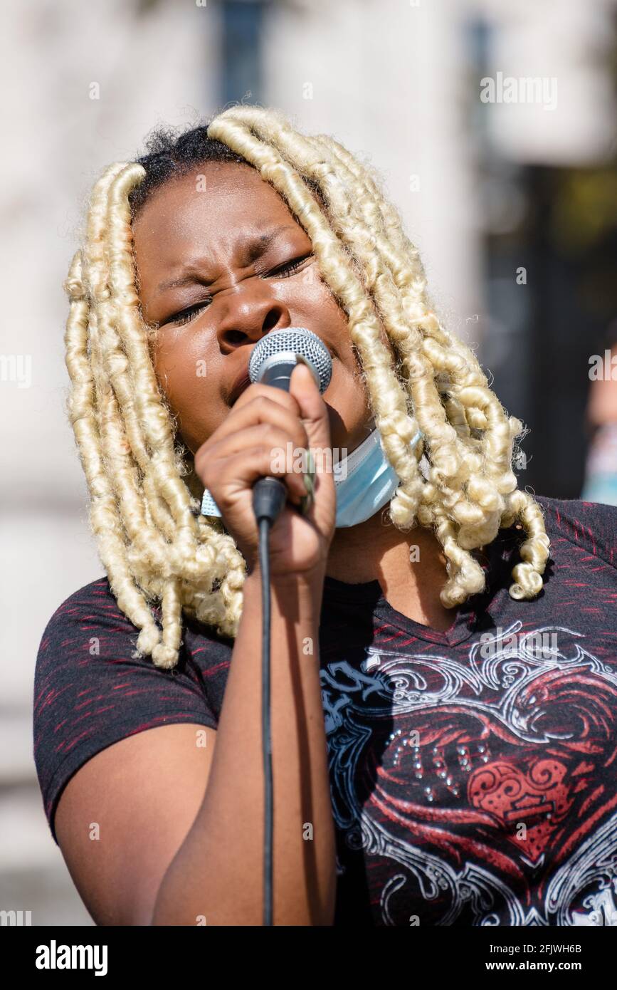 Londra, Regno Unito. 25 Apr 2021. "All Black Lives UK" e "Kill the Bill" manifestano contro il razzismo istituzionale e il nuovo disegno di legge del governo Foto Stock