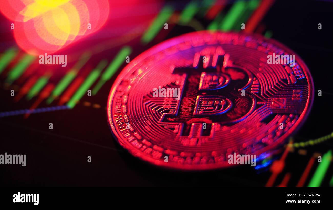 Barra del grafico di Bitcoin e del mercato azionario. Criptovaluta. Crescita di Bitcoin Stock. Investire in risorse virtuali. Piattaforma di investimento con grafici e bitcoin coi Foto Stock