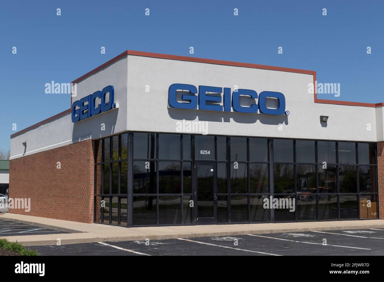 Indianapolis - circa aprile 2021: Ufficio assicurativo GEICO. GEICO è una controllata di Berkshire Hathaway. Foto Stock