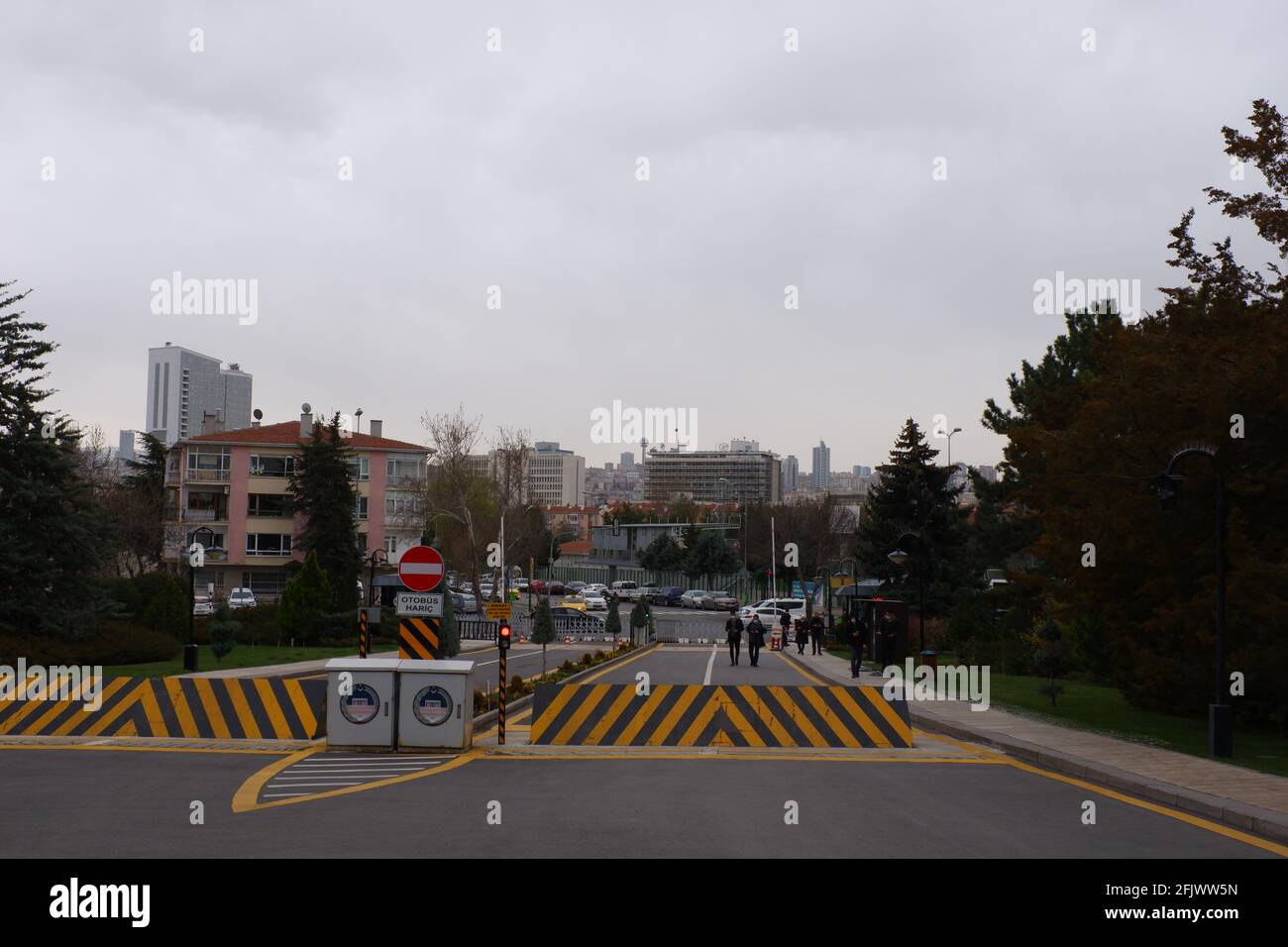 Barriere sulla strada all'ingresso di Anıtkabir (Mausoleo di Atatürk) - Ankara Foto Stock