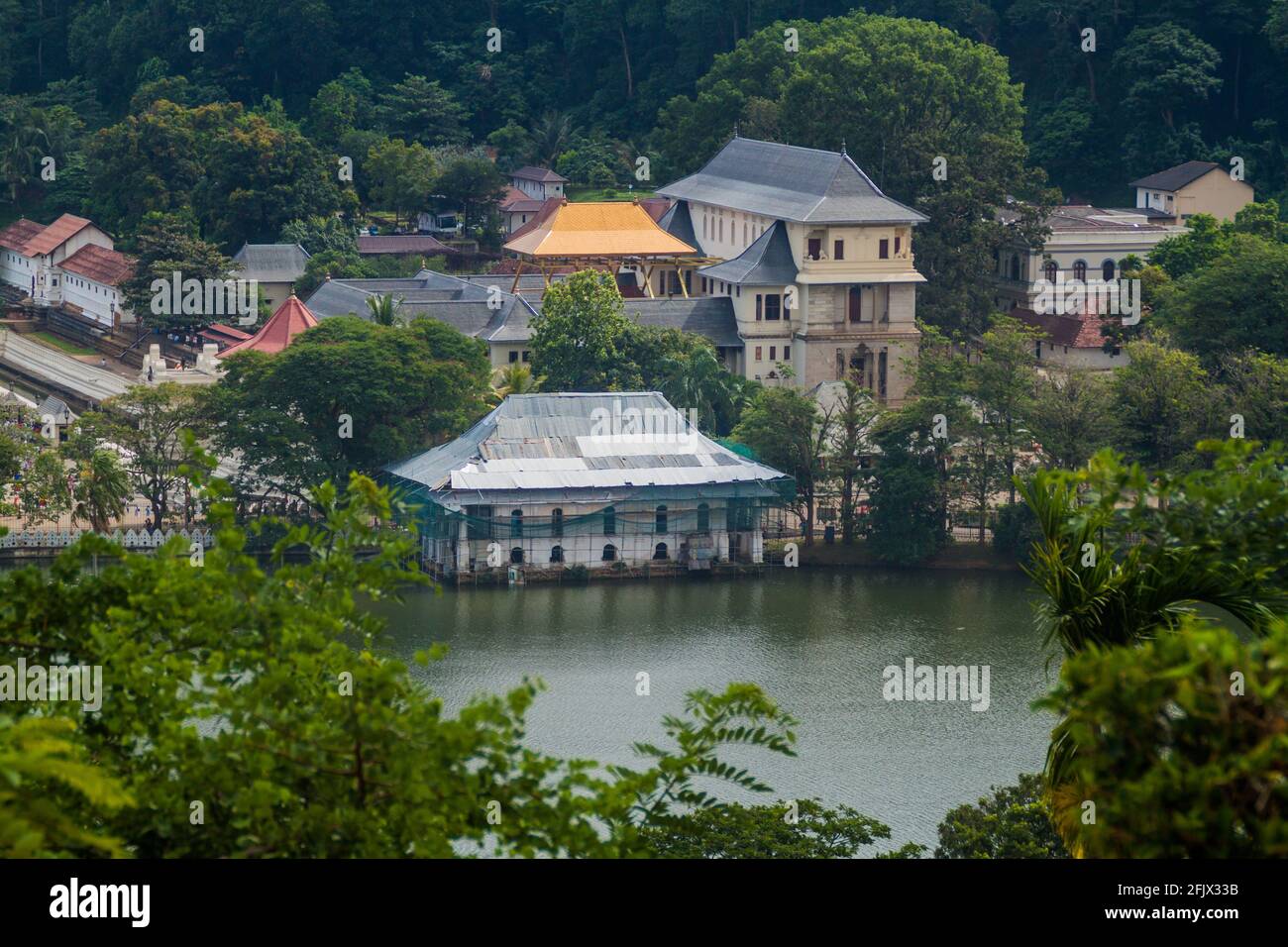 Veduta aerea del Tempio della Reliquia del Sacro dente a Kandy, Sri Lanka Foto Stock