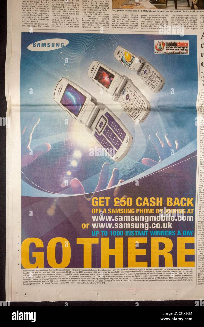 Annuncio per telefoni cellulari Samsung all'interno del giornale Times UK il 15 dicembre 2003. Foto Stock