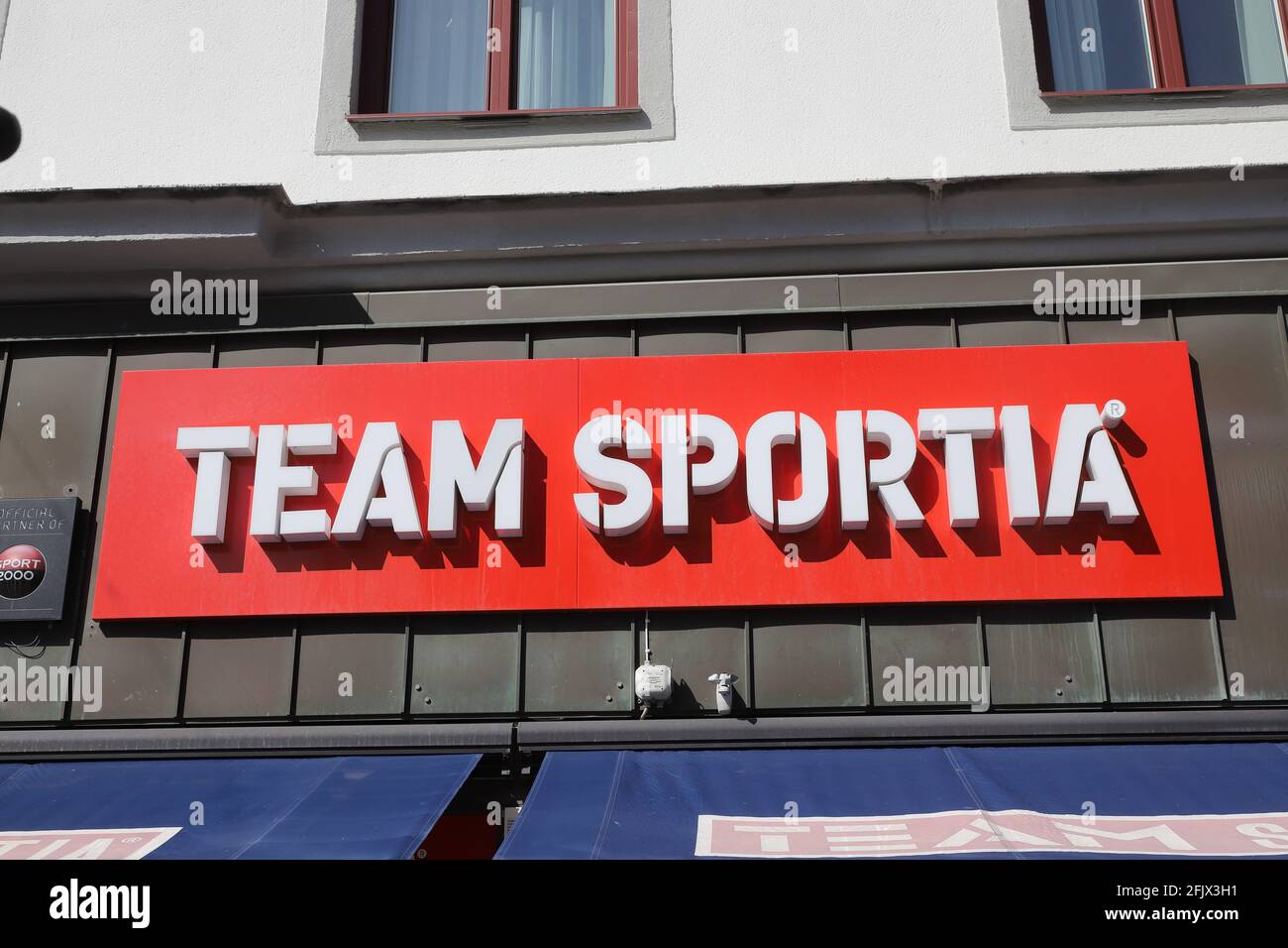 Nykoping, Svezia - 18 aprile 2021: Primo piano della catena di negozi sportivi svedesi Team Sportia. Foto Stock